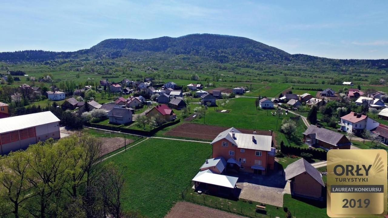 Agroturystyka U Podnoza Gory Cergowej ドゥクラ エクステリア 写真